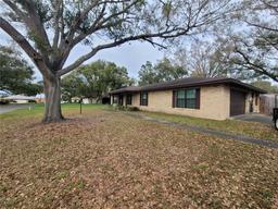 Picture of 2016 Amesbury Drive, Auburndale, FL 33823