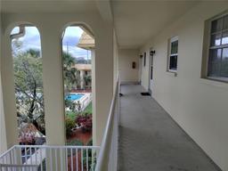 Picture of 3850 13Th Avenue N Unit 311, St Petersburg, FL 33713