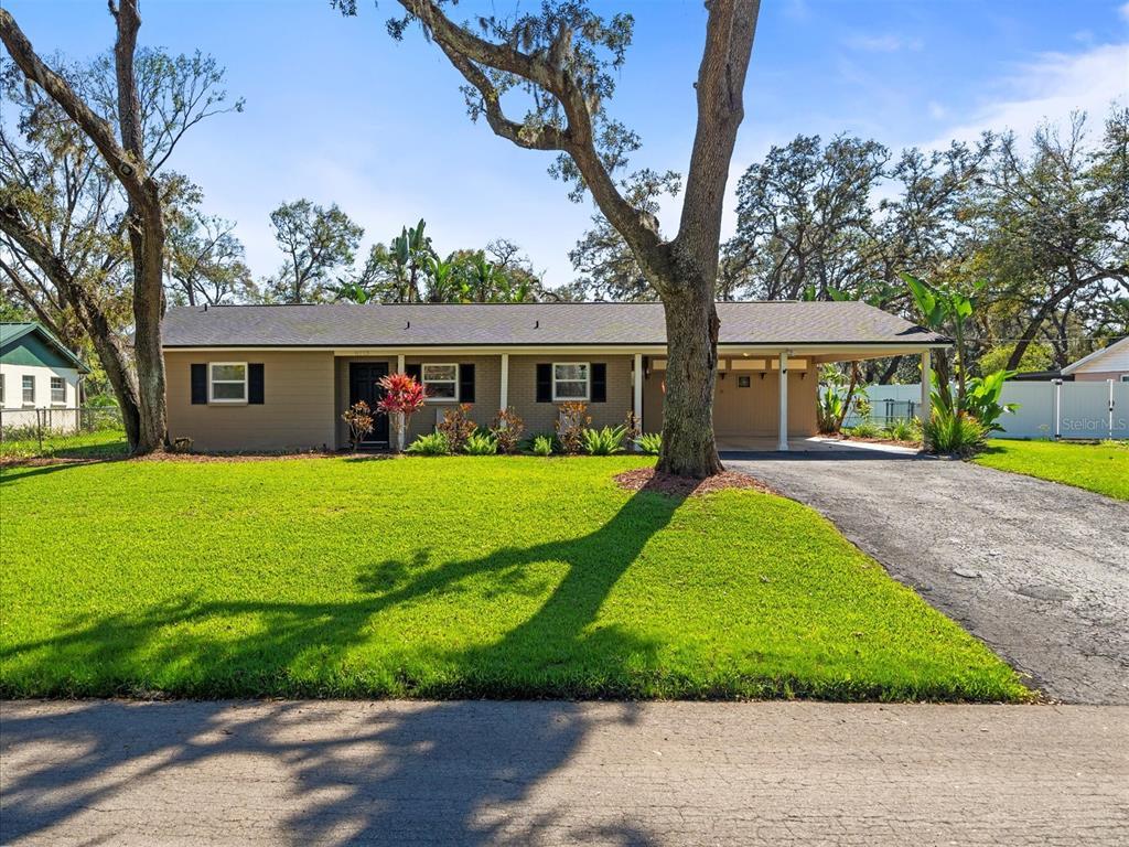 Picture of 8713 W Lanway Drive, Tampa, FL 33637