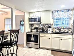 Picture of 2057 Sunset Drive Unit G1, Bradenton, FL 34207