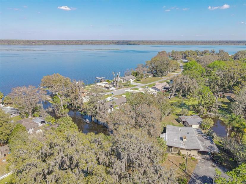 Picture of 2439 Cr 453, Lake Panasoffkee FL 33538