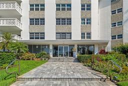 Picture of 1100 N Shore Drive Ne Unit 304, St Petersburg, FL 33701