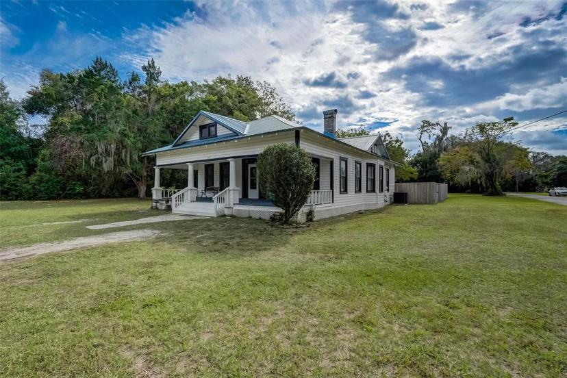 Picture of 3512 Central Avenue, Coleman FL 33521