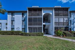 Picture of 1182 Pine Ridge Circle W Unit B1, Tarpon Springs, FL 34688