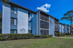 Picture of 1182 Pine Ridge Circle W Unit B1, Tarpon Springs, FL 34688