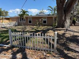 Picture of 4725 Gleason Avenue, Sarasota, FL 34242