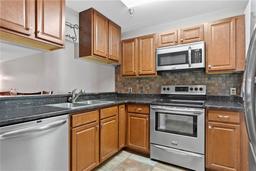 Picture of 15215 Amberly Drive Unit 1004, Tampa, FL 33647