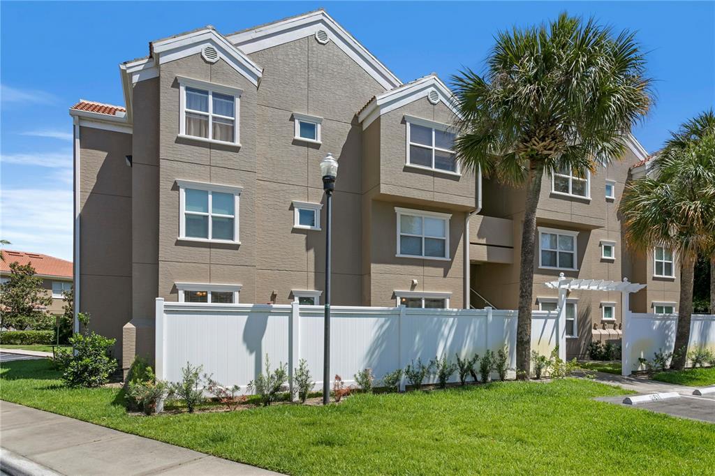 Picture of 15215 Amberly Drive Unit 1004, Tampa, FL 33647