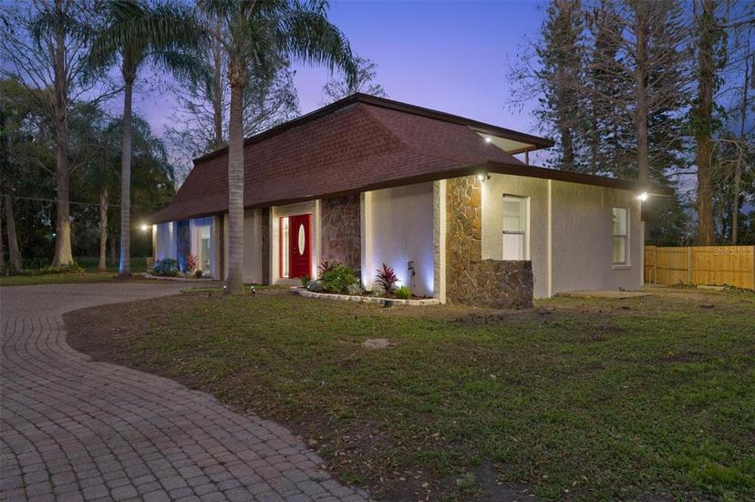 Picture of 14333 Lake Magdalene Boulevard, Tampa FL 33618