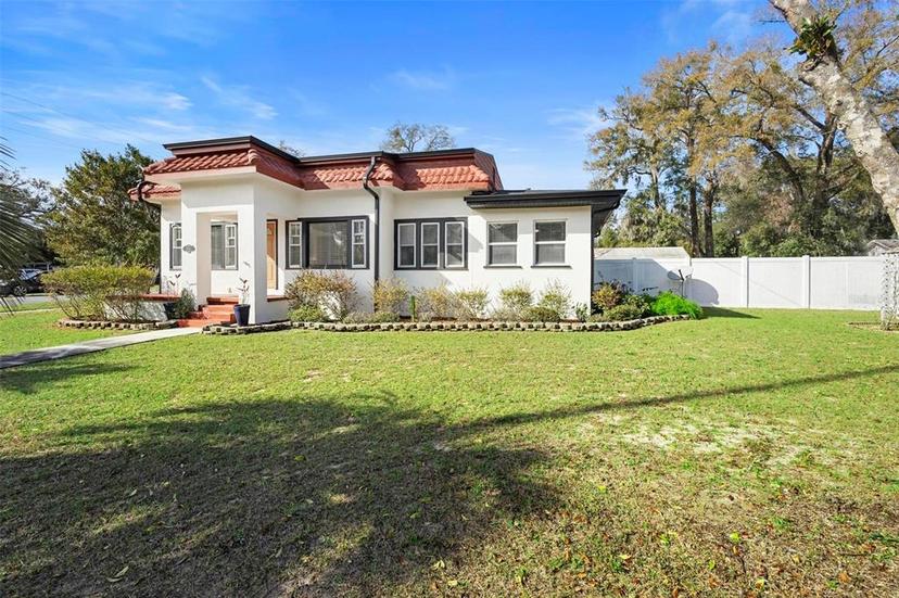 Picture of 1601 E 1St Avenue, Mount Dora FL 32757