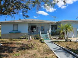 Picture of 915 Exmoor Way, Lake Wales, FL 33853