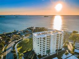 Picture of 2530 Gary Cir Unit 401, Dunedin, FL 34698