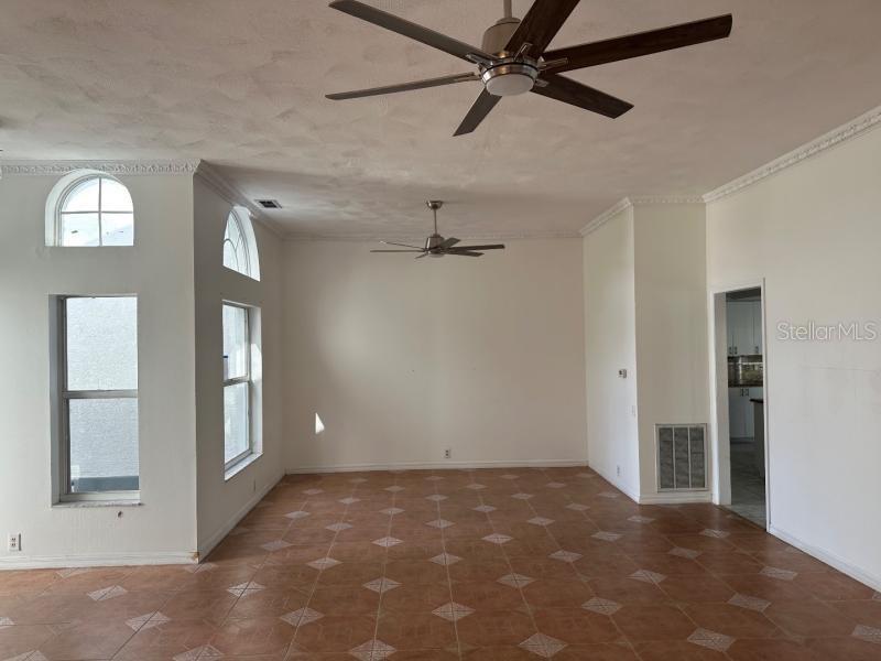 Picture of 382 Waterford Circle E, Tarpon Springs FL 34688