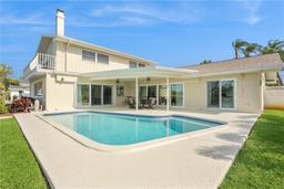 Picture of 995 Eden Isle Drive Ne, St Petersburg, FL 33704