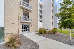 Picture of 1709 N Tamiami Trail Unit 422, Sarasota, FL 34234