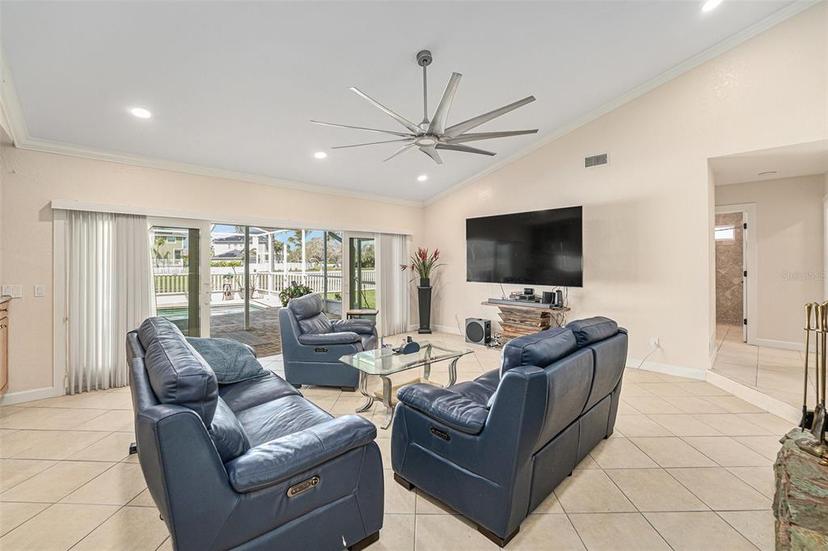 Picture of 6930 Greenbrier Drive, Seminole FL 33777