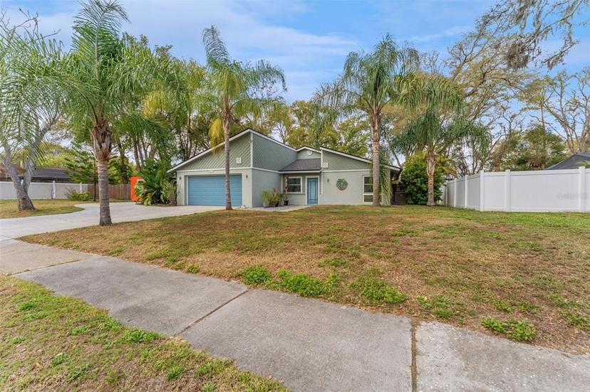 Picture of 2402 Regal Drive, Lutz FL 33549