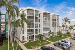 Picture of 4904 38Th Way S Unit 316, St Petersburg, FL 33711