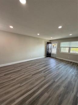 Picture of 1000 49Th Street N Unit 309, St Petersburg, FL 33710