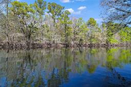 Picture of 10550 N Silverlake Point, Dunnellon, FL 34434