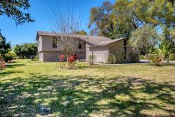 Picture of 2903 Oak Crest Drive, Plant City, FL 33565