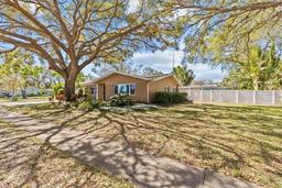 Picture of 862 College Hill Drive, Clearwater, FL 33765