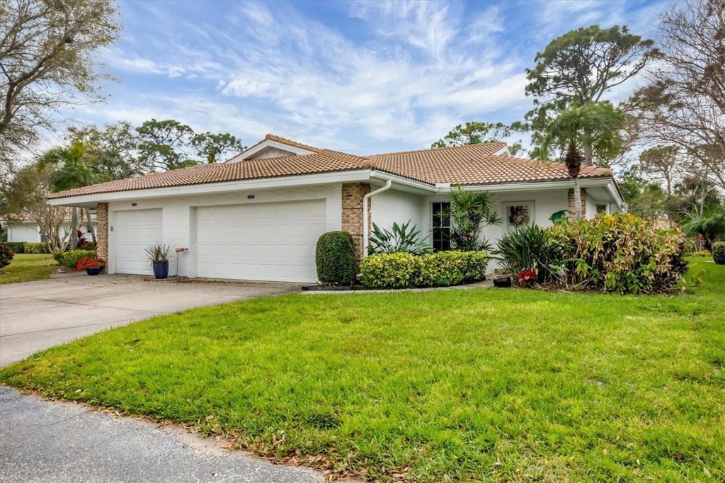 Picture of 5614 Garden Lakes Drive, Bradenton, FL 34203