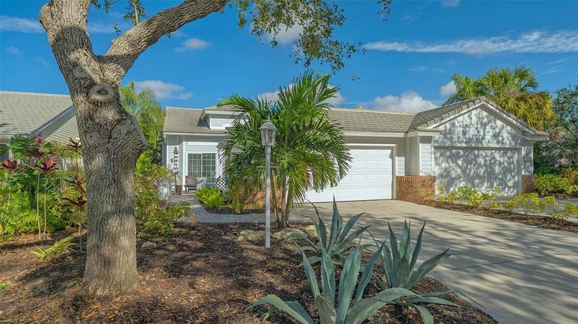 Picture of 7742 Whitebridge Glen, University Park FL 34201